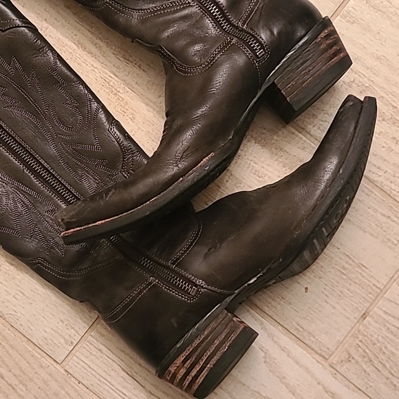 Ariat Over The Knee Boots in a Size 9.5 in a Taupe-Brown Color! - Picture 10 of 11